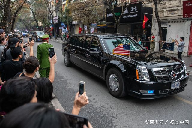 越南会晤进入第二天,民众在街头翘首期盼,只为目睹领导座驾